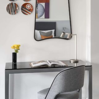templeton-place-premier-studio-suite-desk-mirror-1mh22