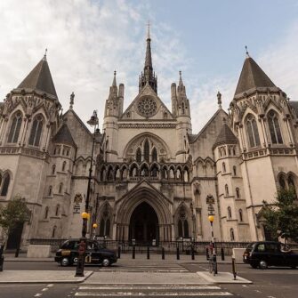 city_of_london_crest_coat_history_travel_supercity_apartment_hotel_aparthotel_fleet_street_royal_court_of_justice