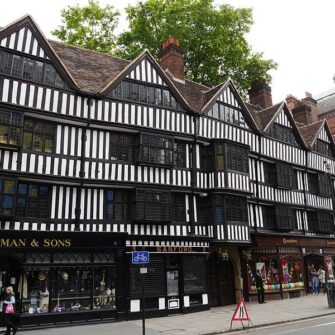 city_of_london_crest_coat_history_travel_supercity_apartment_hotel_aparthotel_holborn_staple_inn