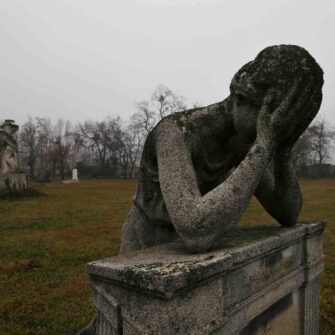 in-an-horror-storygraveyard-cemetery-bar-spooky-halloween-london-creepy-supercity-aparthotels-apartment-hotel-travel-luxury