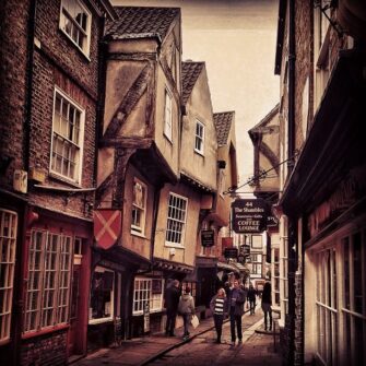 york-uk-britain-england-travel-shambles-instagram-historical-medieval-architecture-buildings-old-the_t20_j9bbok
